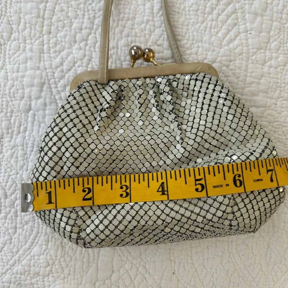 Vintage Whiting & Davis ivory metal crossbody bag. Kiss lock, leather trim. Nice - Picture 13 of 16